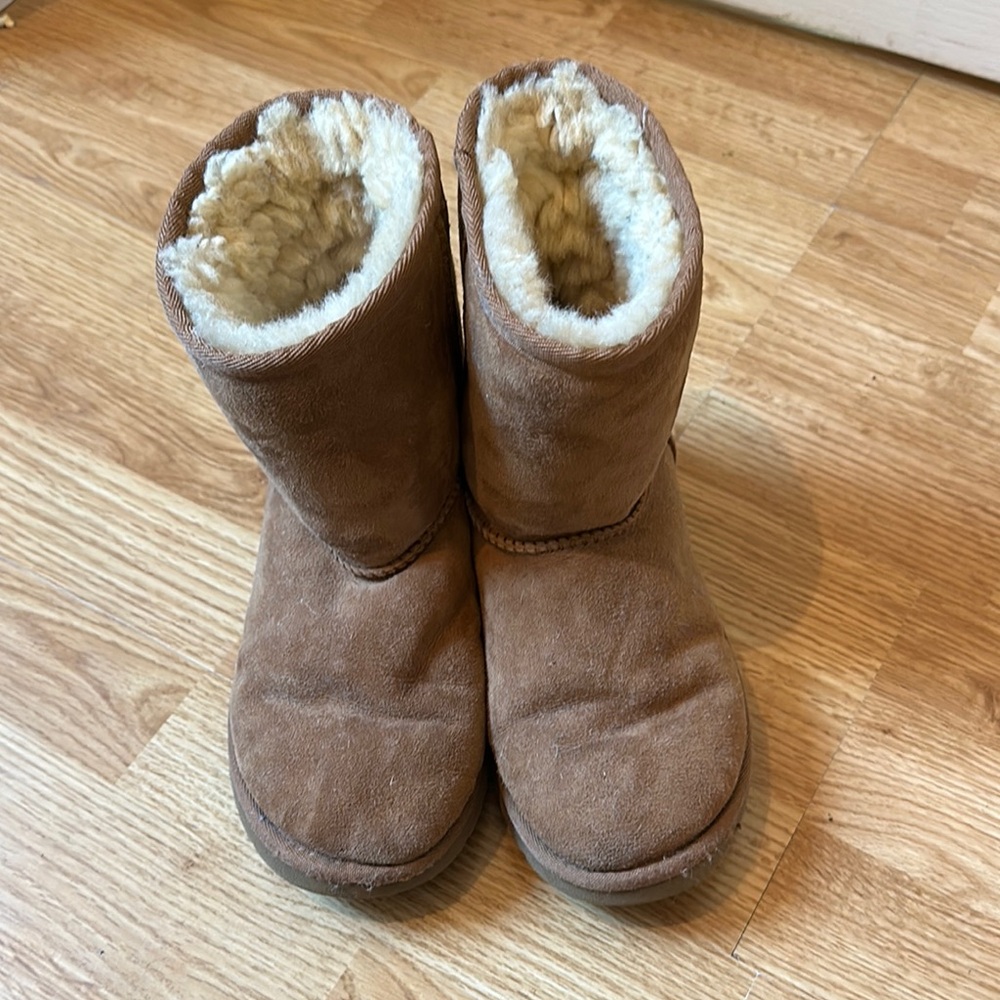 Ugg Cozy Tan Kids Boots size US 3